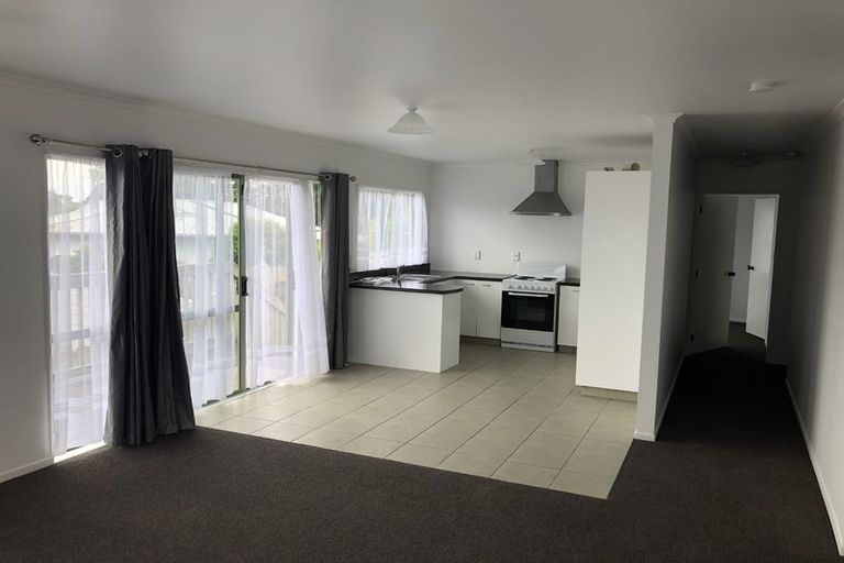 Photo of property in 12a Midgley Road, West Harbour, Auckland, 0618