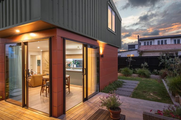 Photo of property in 2/104 Burke Street, Sydenham, Christchurch, 8023