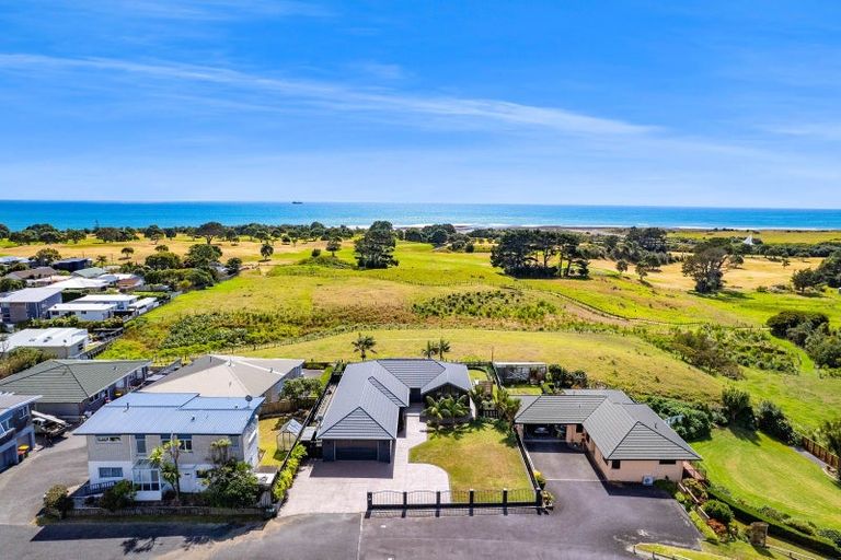 Photo of property in 17 Chatswood Grove, Fitzroy, New Plymouth, 4312