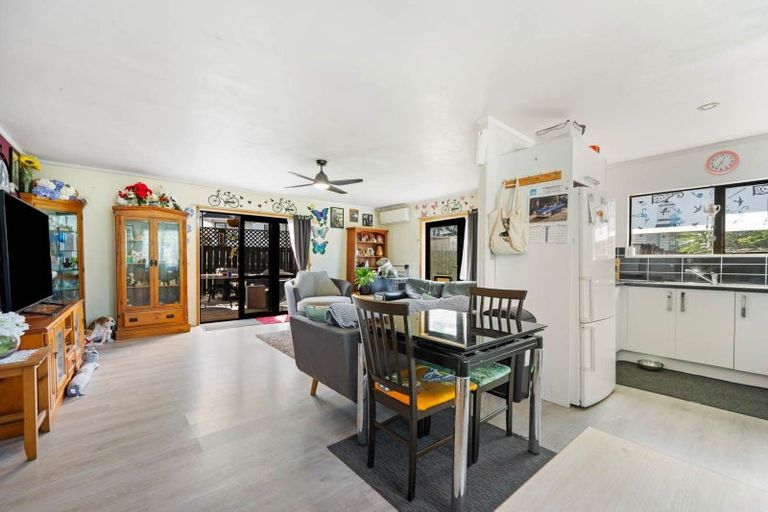 Photo of property in 170b Aviemore Drive, Highland Park, Auckland, 2010