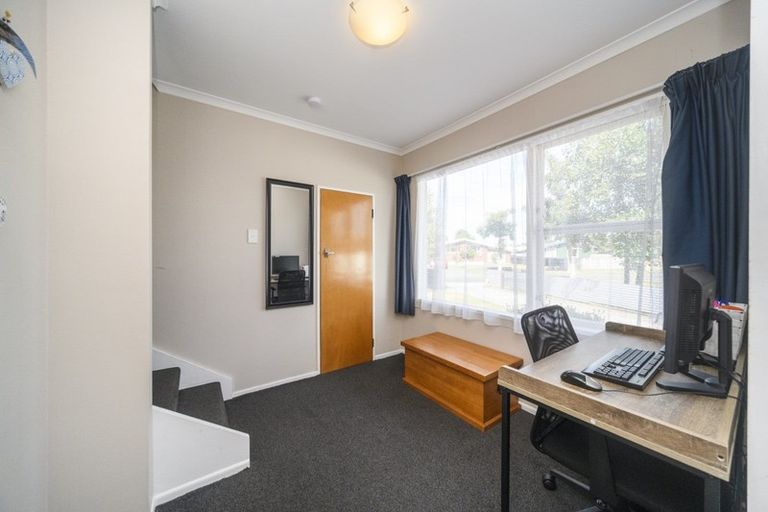 Photo of property in 19 Abraham Crescent, Milson, Palmerston North, 4414