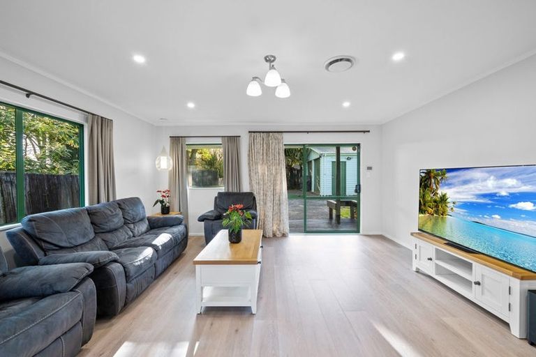 Photo of property in 468a Great South Road, Opaheke, Papakura, 2113