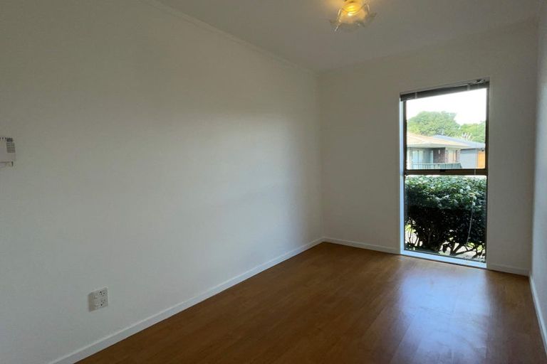 Photo of property in 1/29 Rapallo Place, Farm Cove, Auckland, 2012