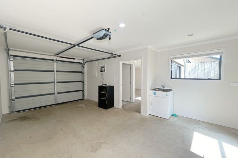 Photo of property in 12 Akeake Lane, Manurewa, Auckland, 2102