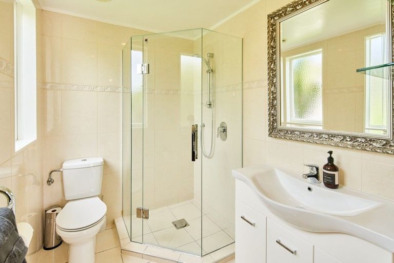 Photo of property in 2 Hautana Square, Woburn, Lower Hutt, 5010