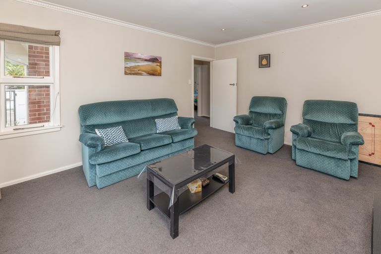 Photo of property in 93 Crofton Road, Harewood, Christchurch, 8051