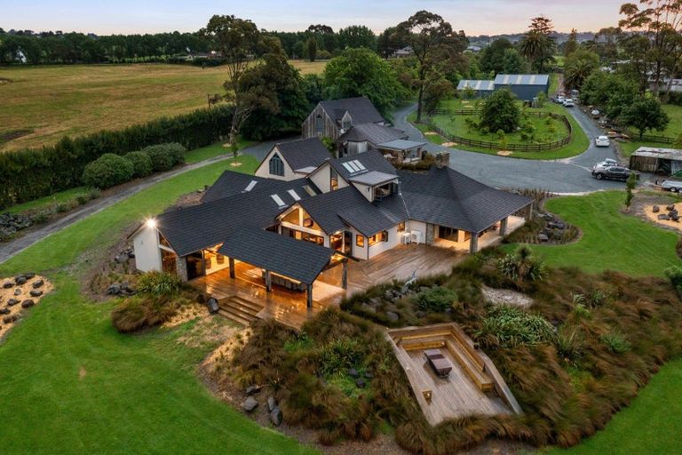 Photo of property in 255 Clifton Road, Whitford, Howick, 2571