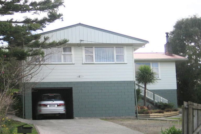 Photo of property in 4 Bickerstaffe Road, Maungaturoto, 0520