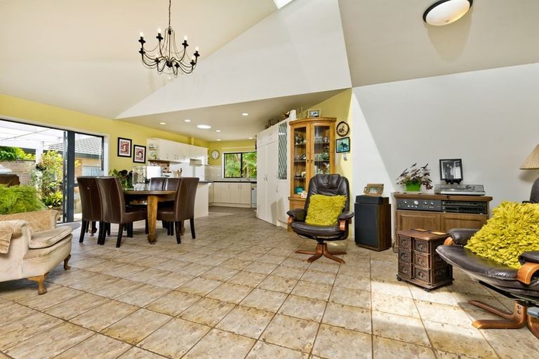 Photo of property in 109 Awaroa Road, Sunnyvale, Auckland, 0612