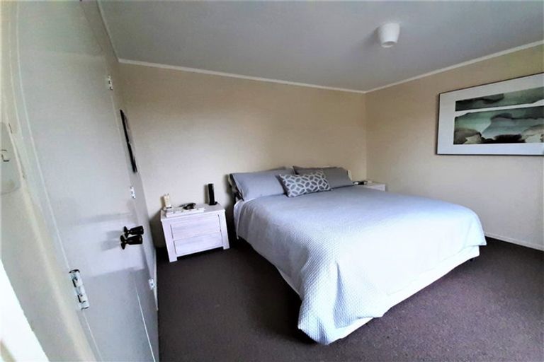 Photo of property in 3/2 Burdendale Grove, Churton Park, Wellington, 6037