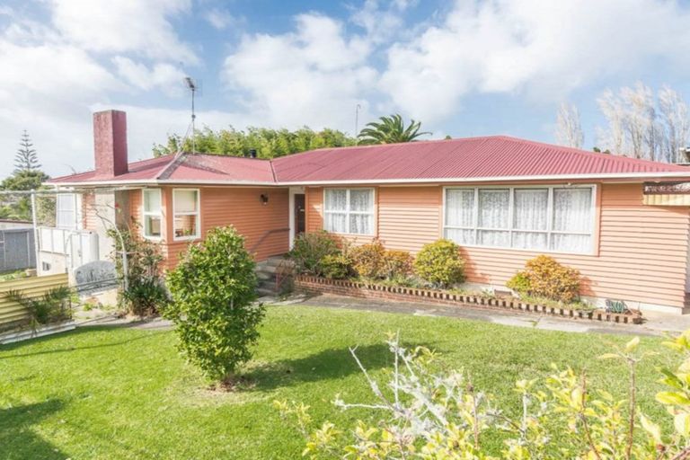 Photo of property in 8 Sarona Avenue, Glen Eden, Auckland, 0602