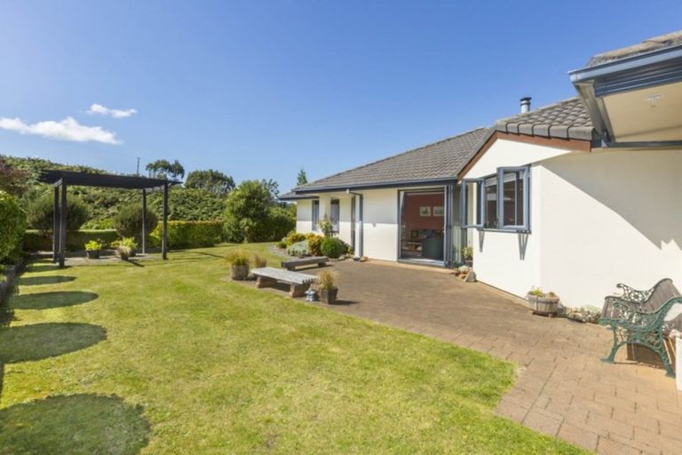 Photo of property in 14 Grace Nicholls Grove, Riverstone Terraces, Upper Hutt, 5018