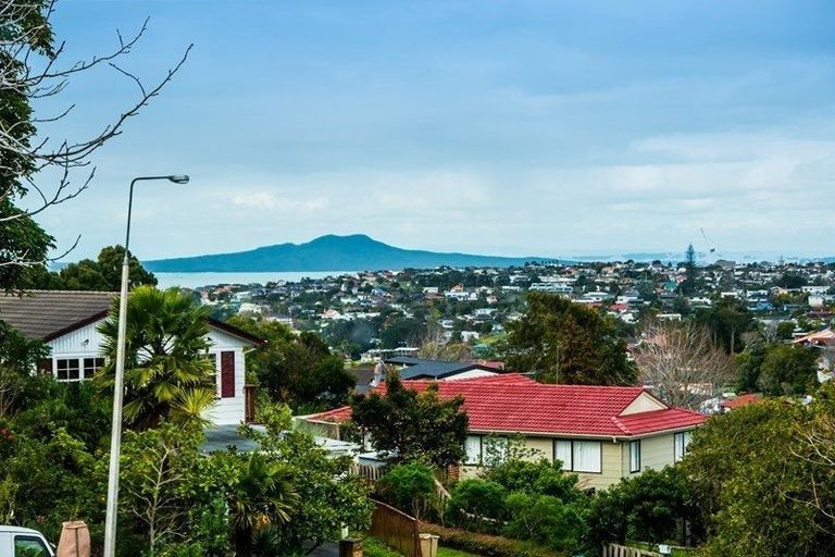 Photo of property in 6 Deverell Place, Northcross, Auckland, 0632