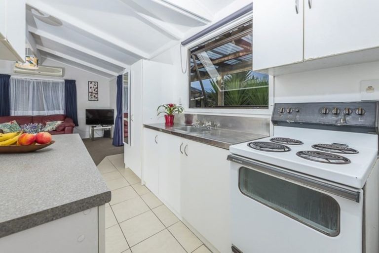 Photo of property in 526a Swanson Road, Ranui, Auckland, 0612