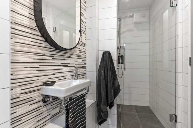 Photo of property in 41 Rona Street, Eastbourne, Lower Hutt, 5013