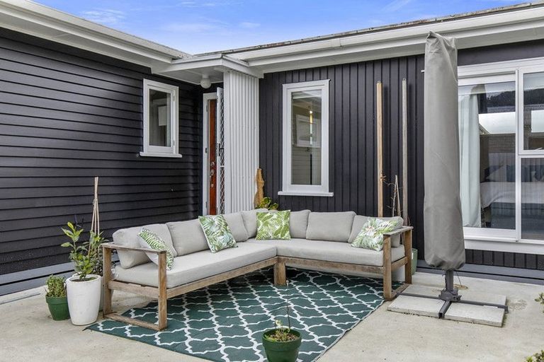 Photo of property in 185 Wainuiomata Road, Wainuiomata, Lower Hutt, 5014