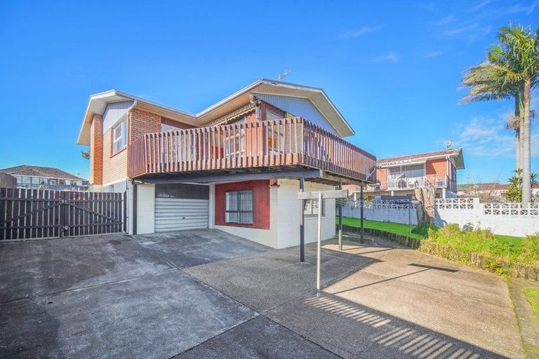 Photo of property in 13 Walden Place, Mangere East, Auckland, 2024