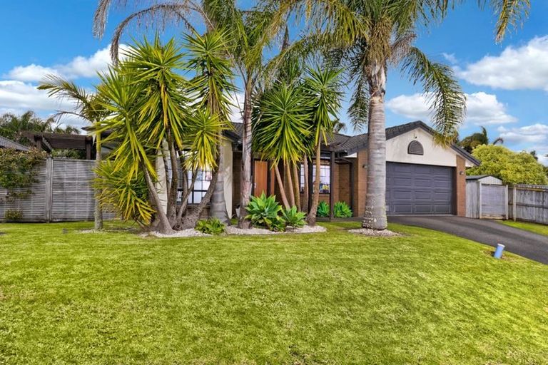 Photo of property in 33 Admirals Court Drive, Greenhithe, Auckland, 0632