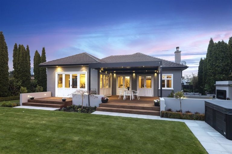 Photo of property in 121 Weston Road, St Albans, Christchurch, 8052