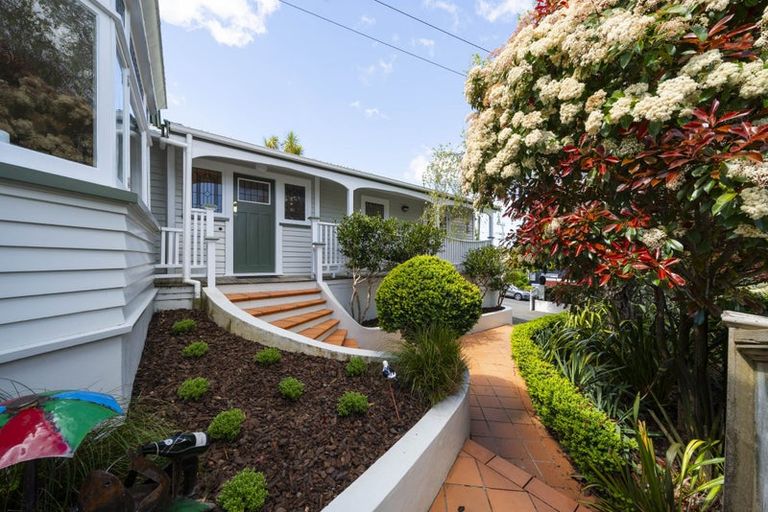 Photo of property in 29 Seaview Road, Paremata, Porirua, 5024