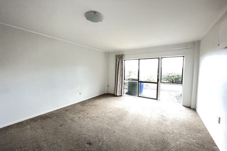 Photo of property in 2/127 Stapleford Crescent, Browns Bay, Auckland, 0630