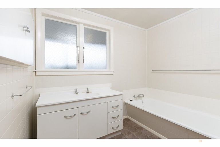 Photo of property in 2 Kennedy Crescent, Waimate, 7924