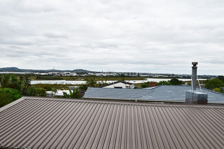 Photo of property in 26 Jaemont Avenue, Te Atatu South, Auckland, 0610