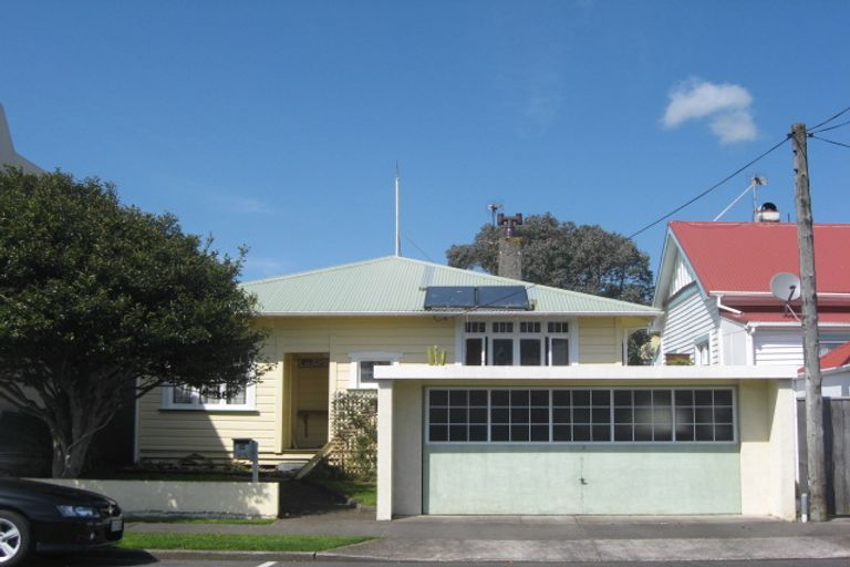 Photo of property in 39 Hine Street, New Plymouth, 4310