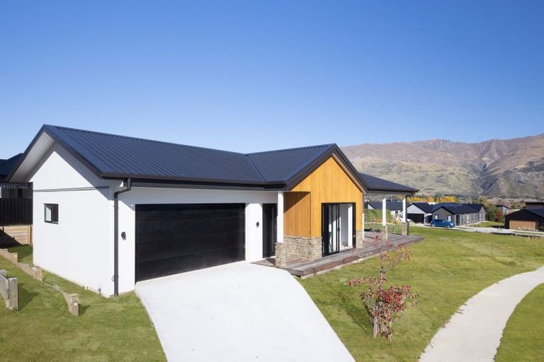 Photo of property in 27 The Heights Avenue, Wanaka, 9305