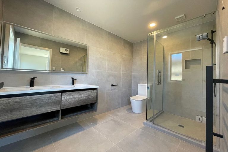 Photo of property in 30 Vinistra Road, Kumeu, 0810