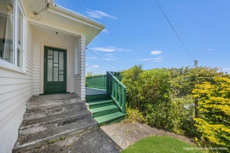 Photo of property in 4 Pekanga Road, Normandale, Lower Hutt, 5010
