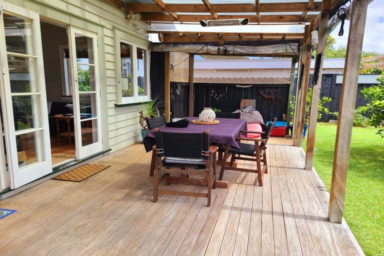 Photo of property in 18 Dinniss Avenue, Regent, Whangarei, 0112