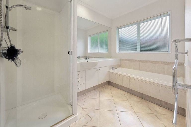 Photo of property in 19 Trovare Place, Golflands, Auckland, 2013