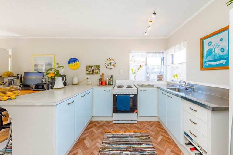 Photo of property in 2/553 Weymouth Road, Weymouth, Auckland, 2103