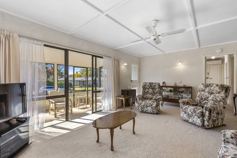 Photo of property in 10 Campbell Place, Pukehangi, Rotorua, 3015