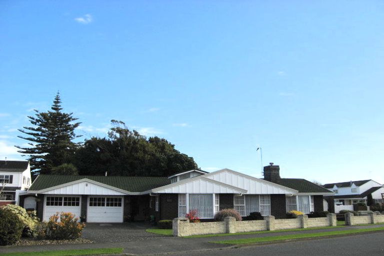 Photo of property in 48 Highbury Drive, Levin, 5510