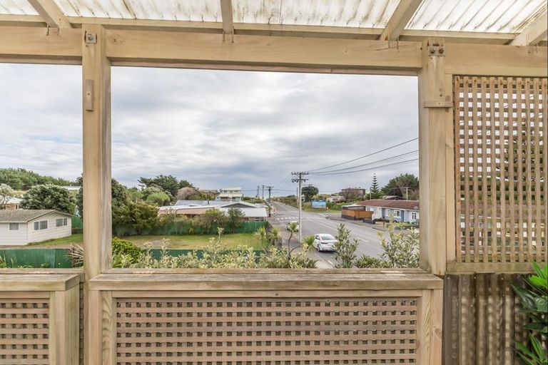 Photo of property in 673 Waitarere Beach Road, Waitarere Beach, Levin, 5510