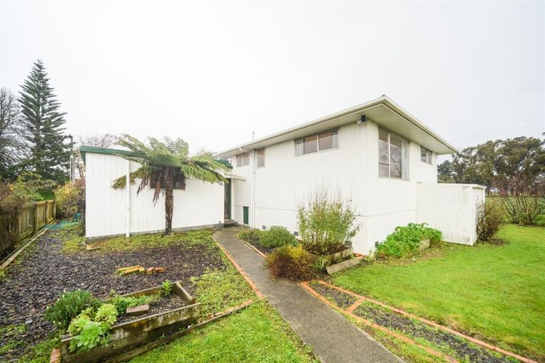 Photo of property in 24 Oaklea Avenue, Marton, 4710