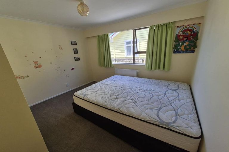 Photo of property in 54 Oroua Street, Eastbourne, Lower Hutt, 5013