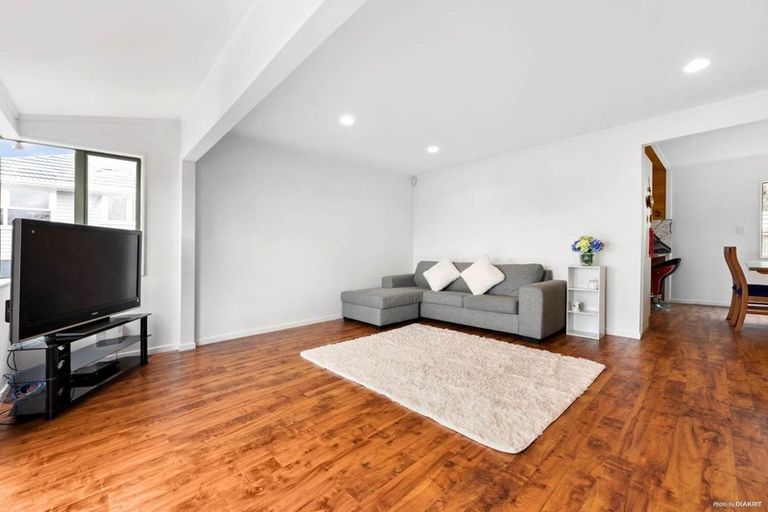 Photo of property in 1/10 Thomas Rea Place, Te Atatu South, Auckland, 0610