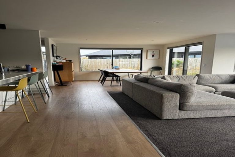 Photo of property in 19 Kaiwaru Place, Waikanae, 5036