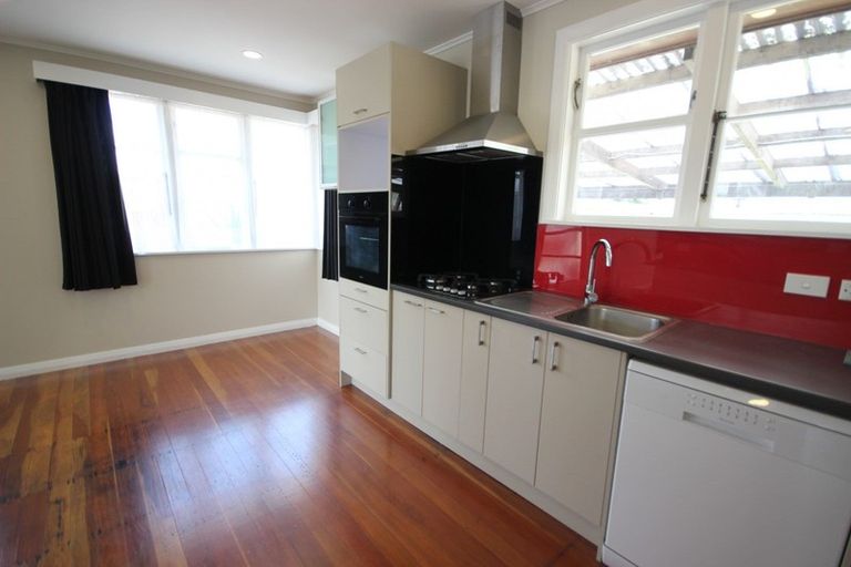 Photo of property in 2 Bristol Crescent, Roslyn, Palmerston North, 4414