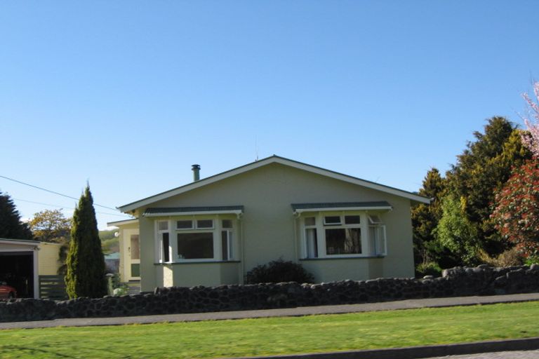 Photo of property in 26 Paraekaretu Street, Hunterville, 4730