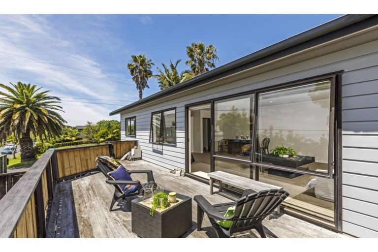 Photo of property in 13a Red Beach Road, Red Beach, 0932