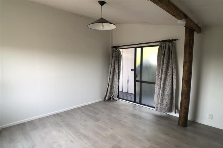 Photo of property in 7 Portsea Place, Chatswood, Auckland, 0626