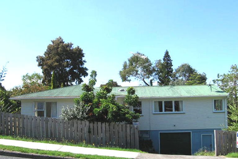 Photo of property in 4 Titchener Street, New Lynn, Auckland, 0600