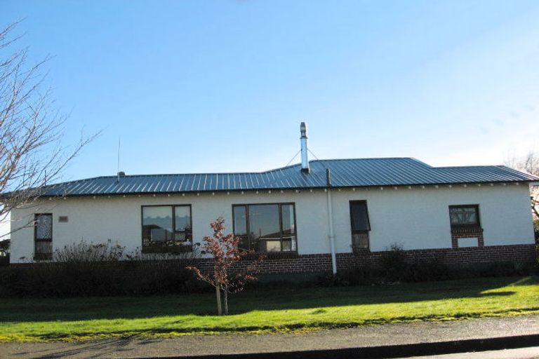 Photo of property in 14 Queen Street, Winton, 9720