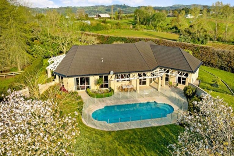 Photo of property in 1242 Great South Road, Runciman, Drury, 2578