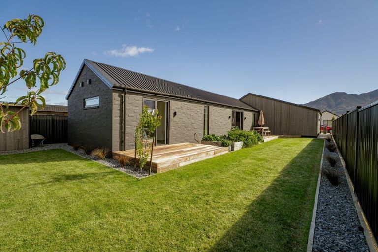 Photo of property in 17 Dunn Street, Lake Hawea, 9382