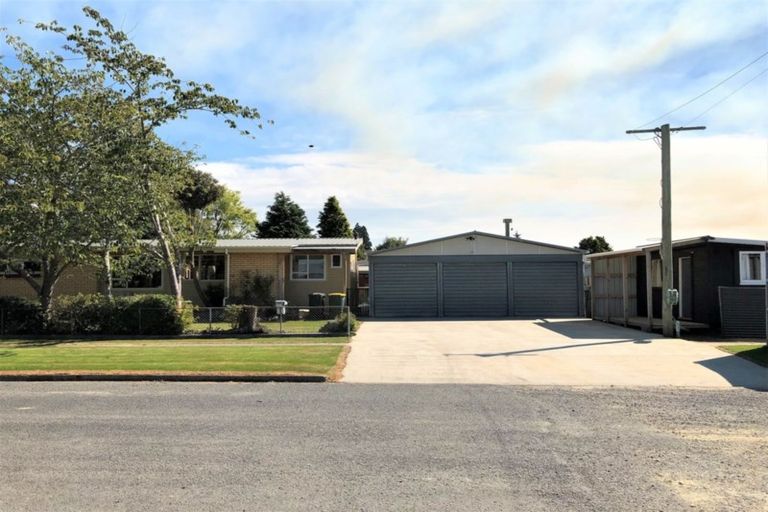 Photo of property in 30 Main Road, Clinton, 9534